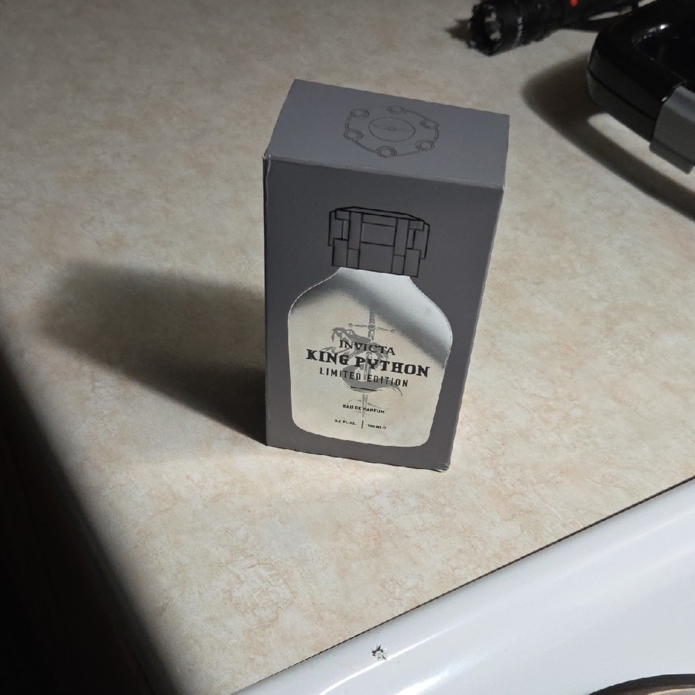 Invicta King Python Body Wash - Silver and Gray